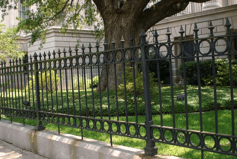 Key difference between Steel and Aluminum Fencing