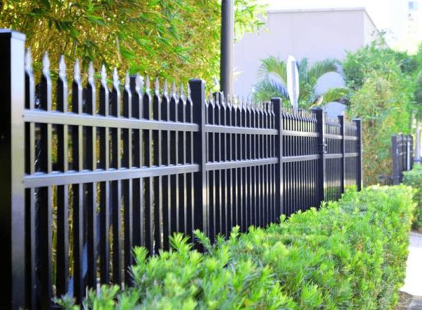Metal fencing and its designs